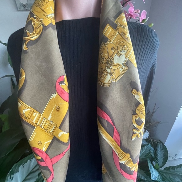 Authentic Hermès Ferronnerie Silk Dcarf. - Picture 16 of 16